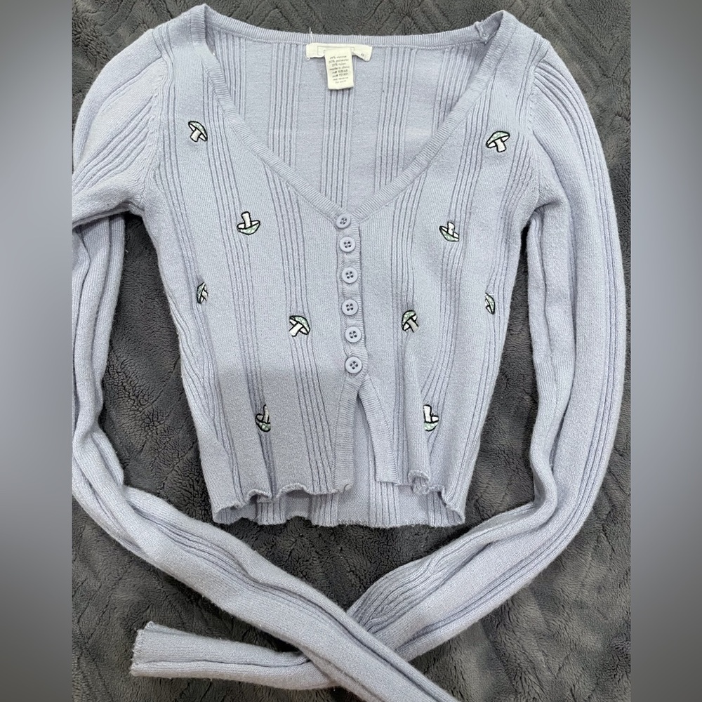 Mushroom long sleeve button up crop top
